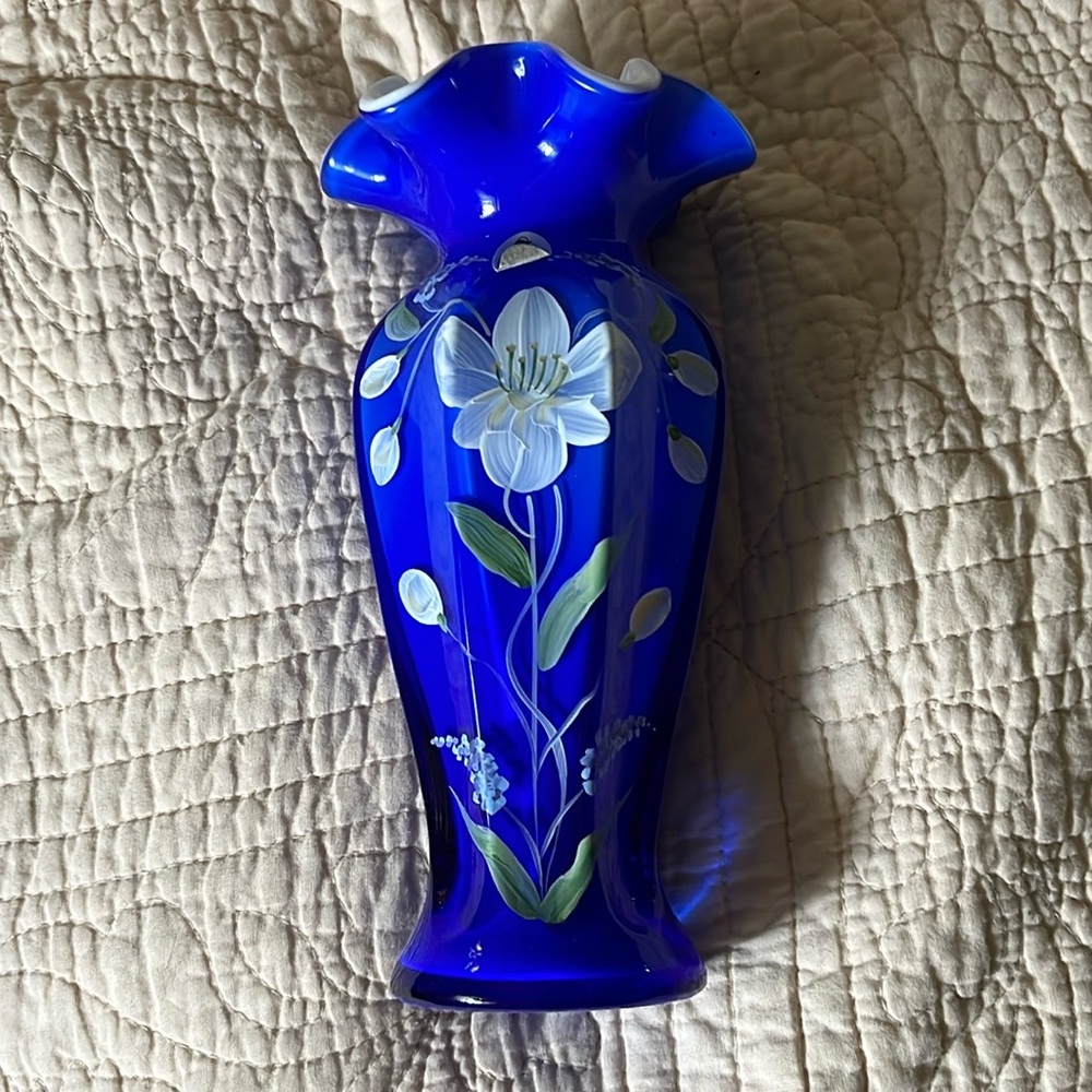 Fenton beautiful vase hand painted